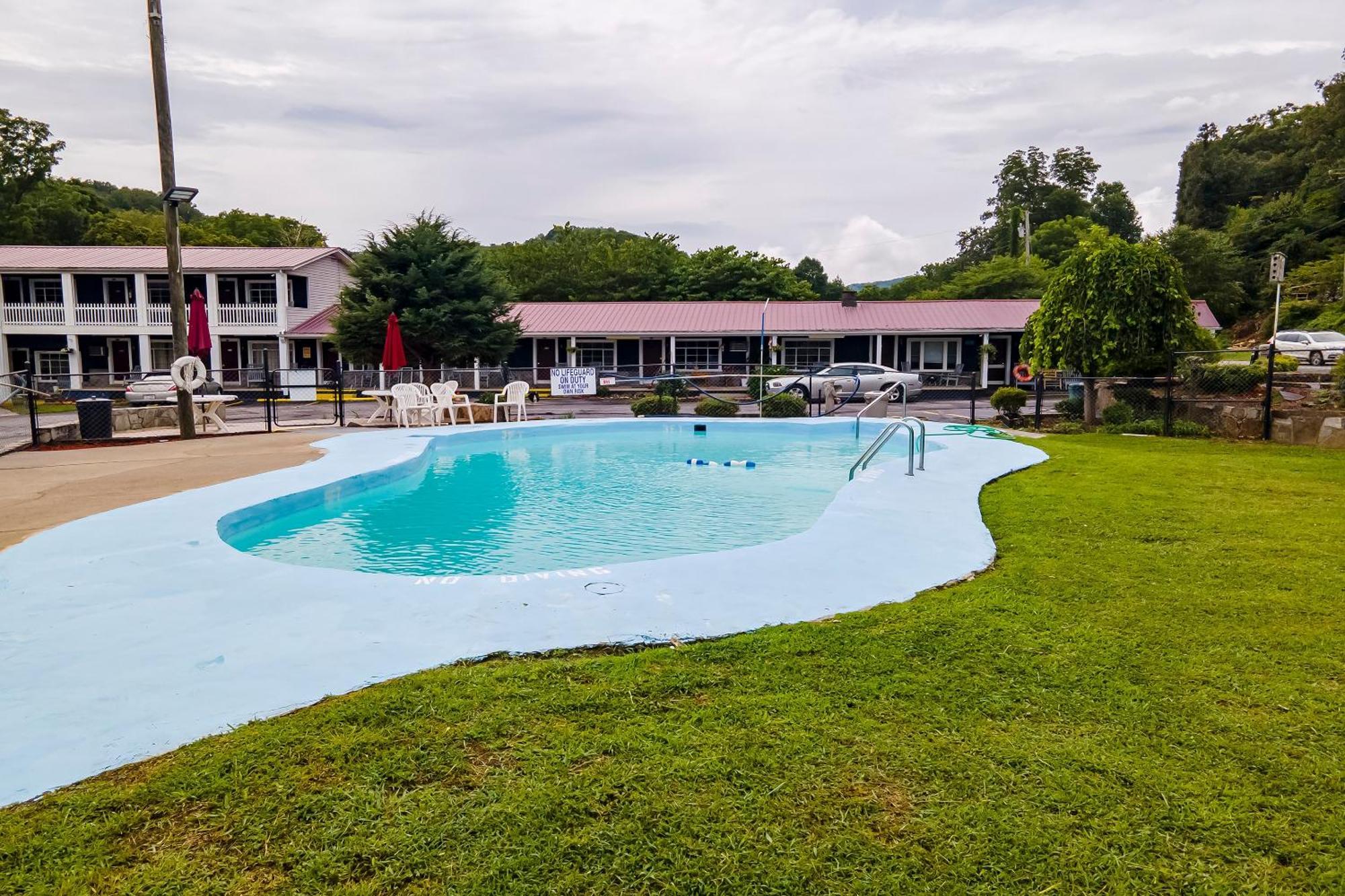Lloyd'S On The River Country Inn By Oyo Bryson City Exterior foto